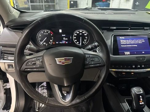 Used 2019 Cadillac XT4 Premium Luxury AWD/4WD image 18