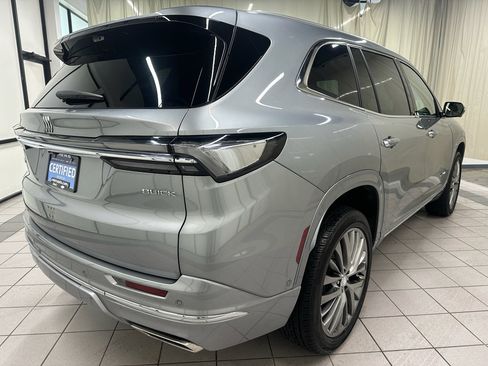 Used 2025 Buick Enclave Avenir image 5