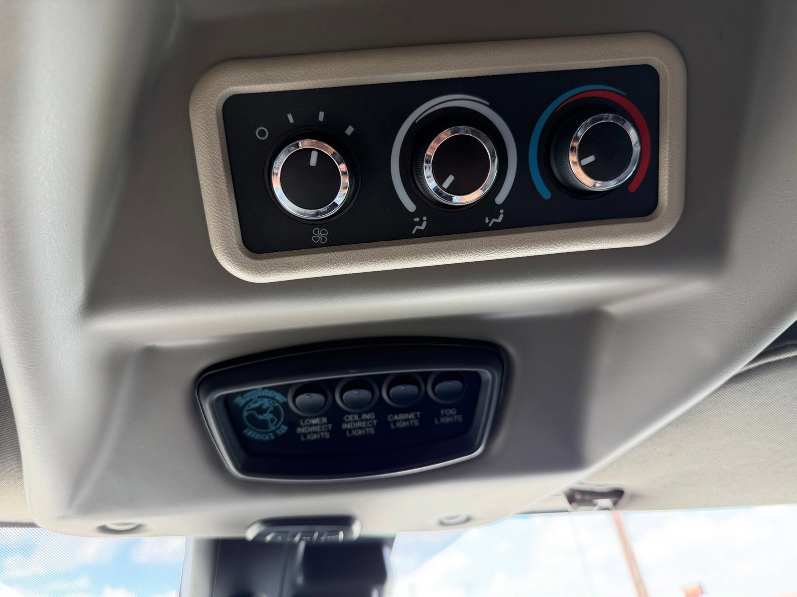 Used 2020 GMC Savana 2500 Extended w/ Enhanced Convenience Package RWD image 20