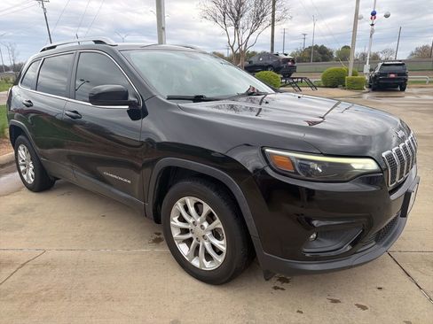 Used 2019 Jeep Cherokee Latitude w/ Popular Appearance Group image 8