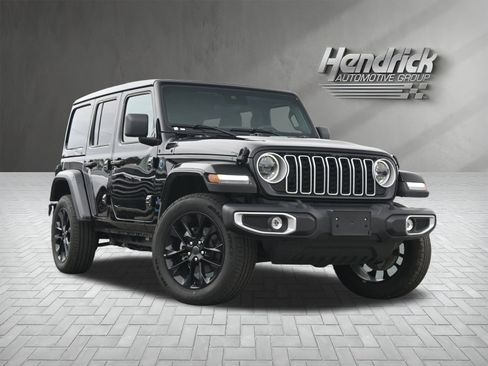 Used 2025 Jeep Wrangler Unlimited Sahara w/ Safety Group AWD/4WD image 2
