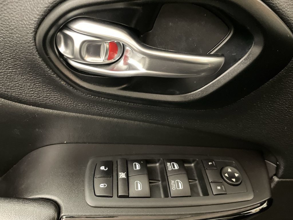 Used 2021 Jeep Cherokee Latitude Lux w/ Sun & Sound Group AWD/4WD image 18