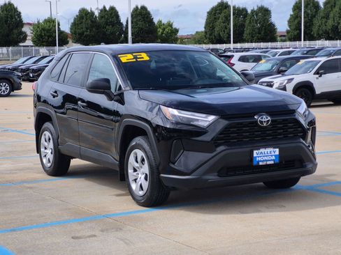 Used 2023 Toyota RAV4 LE AWD/4WD image 4