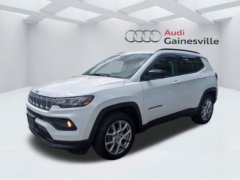 Used 2022 Jeep Compass Latitude w/ Sun and Sound Group AWD/4WD image 11