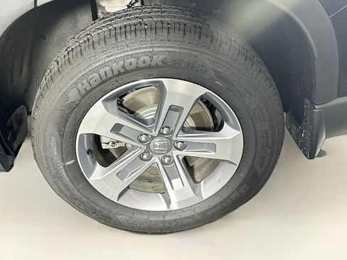 Used 2025 Honda Pilot EX-L image 11