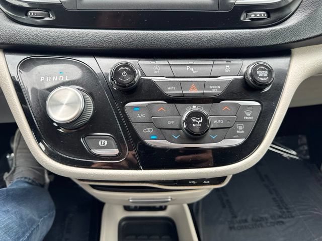 Used 2020 Chrysler Pacifica Touring-L FWD image 46