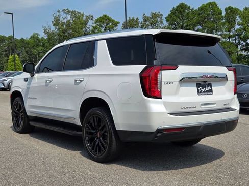 Used 2022 GMC Yukon SLT w/ SLT Premium Package AWD/4WD image 3
