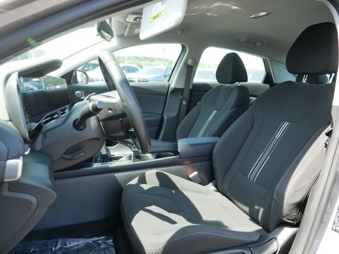 Used 2023 Hyundai Elantra SEL w/ Convenience Package FWD image 14