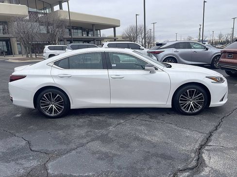 Used 2024 Lexus ES 250 w/ Premium Package AWD/4WD image 2