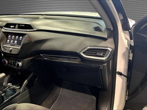 Used 2023 Chevrolet TrailBlazer LT FWD image 24