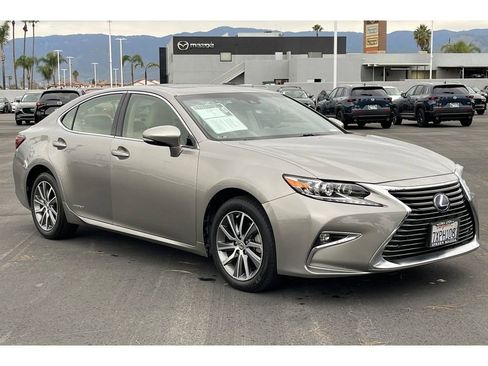 Used 2017 Lexus ES 300h image 9