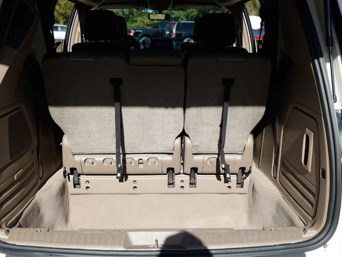 Used 2012 Chrysler Town & Country Limited image 26