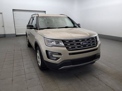 Used 2017 Ford Explorer XLT w/ Equipment Group 202A AWD/4WD image 14