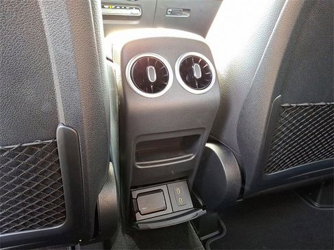 New 2025 Mercedes-Benz GLB 250 4MATIC image 9