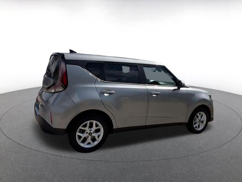 Used 2025 Kia Soul LX w/ LX Technology Package FWD image 12