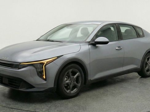 Used 2025 Kia K4 LXS image 3