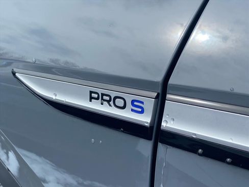 Used 2025 Volkswagen ID.4 Pro S image 5