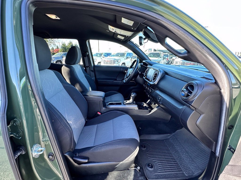 Used 2022 Toyota Tacoma TRD Sport AWD/4WD image 12