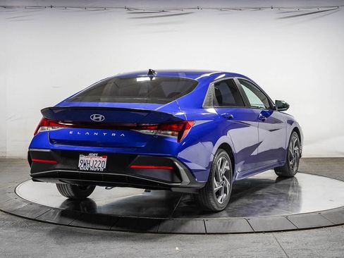 Used 2025 Hyundai Elantra Sport FWD image 4