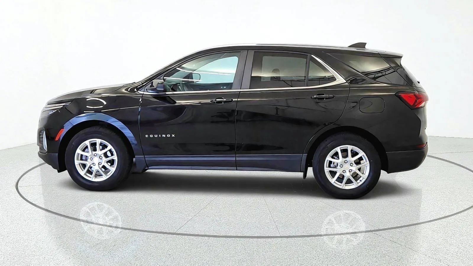 Used 2024 Chevrolet Equinox LT w/ LPO, Floor Liner Package FWD image 5