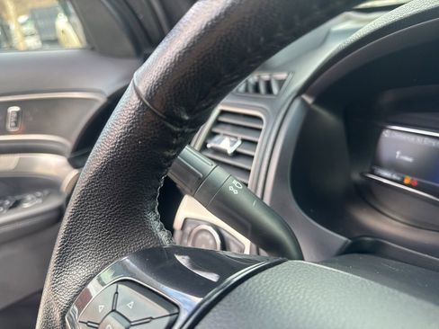 Used 2018 Ford Explorer XLT w/ Equipment Group 202A image 29