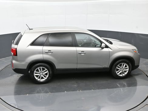 Used 2014 Kia Sorento LX image 34