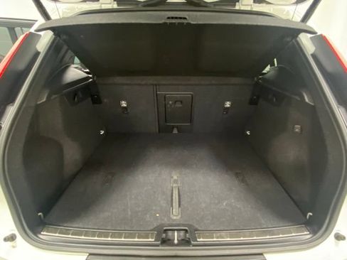 Used 2025 Volvo XC40 B5 Plus AWD/4WD image 8
