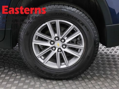 Used 2022 Chevrolet Traverse LT image 34