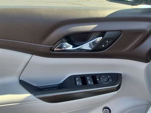 Certified 2023 GMC Acadia SLT image 36