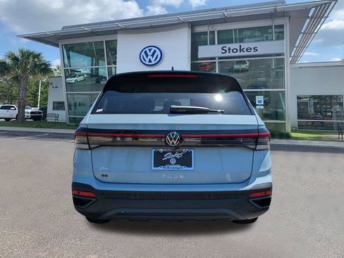 New 2026 Volkswagen Taos SE FWD image 5