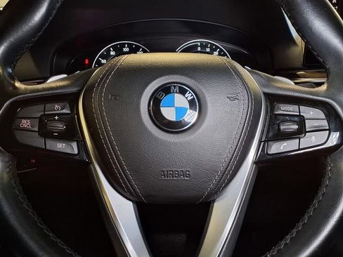 Used 2019 BMW 530e RWD image 11