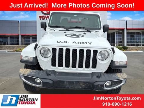 Used 2022 Jeep Gladiator Sport image 2