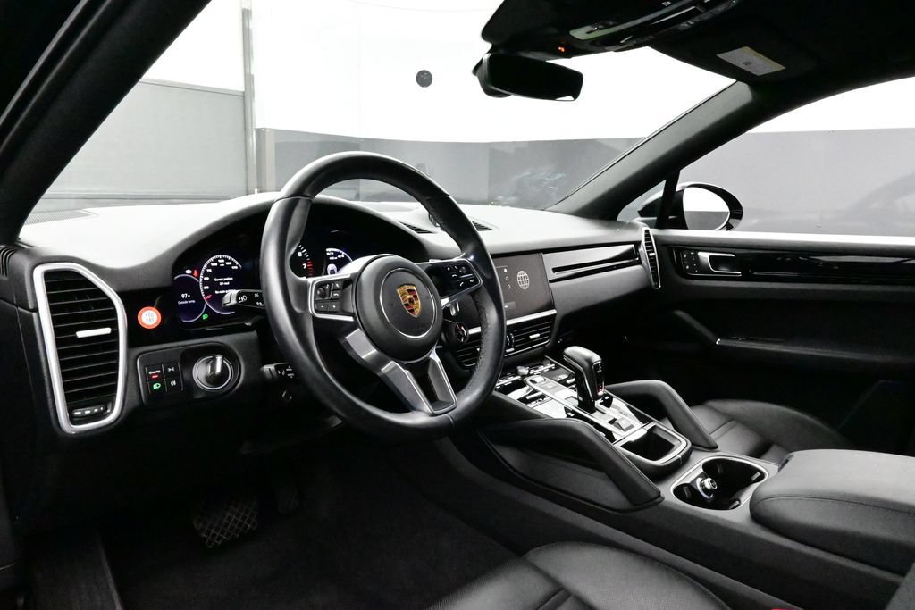 Certified 2023 Porsche Cayenne Coupe w/ Premium Package AWD/4WD image 4
