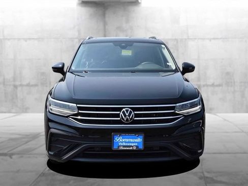 Certified 2023 Volkswagen Tiguan SE w/ Panoramic Sunroof Package FWD image 4