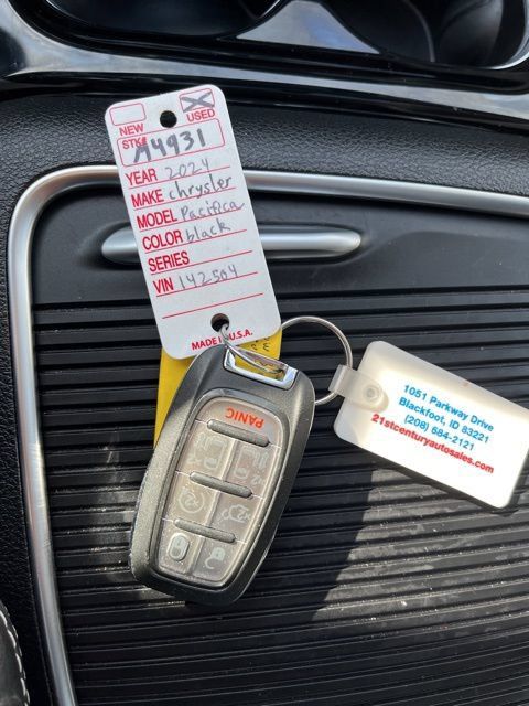 Used 2024 Chrysler Pacifica Limited FWD image 54