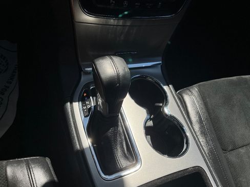 Used 2017 Jeep Grand Cherokee Altitude RWD image 16