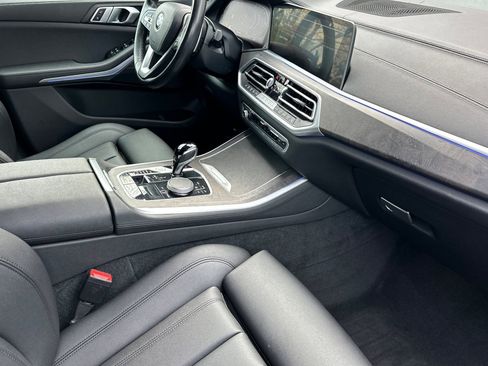 Used 2022 BMW X5 xDrive40i w/ Parking Assistance Package image 19