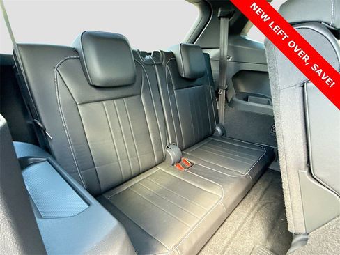 Used 2024 Volkswagen Tiguan SE R-Line image 27