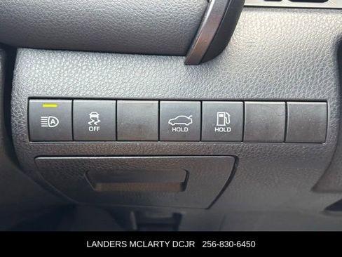 Used 2019 Toyota Camry SE image 23