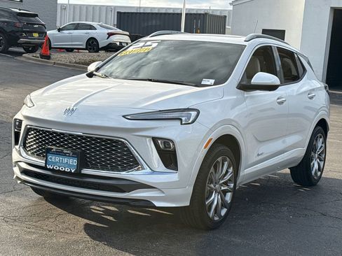 Certified 2025 Buick Encore GX Avenir w/ Avenir Technology Package AWD/4WD image 6