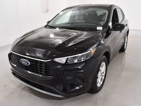 Used 2023 Ford Escape Active w/ Tech Pack #2 AWD/4WD image 2