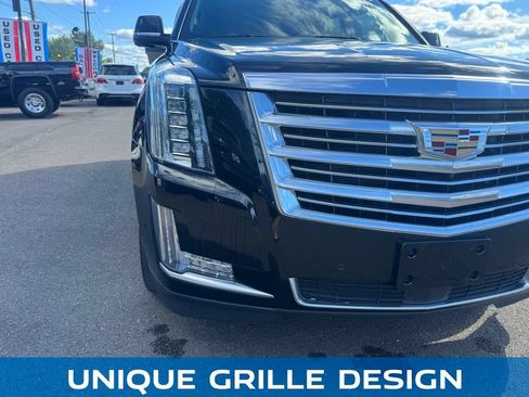 Used 2018 Cadillac Escalade Platinum AWD/4WD image 12