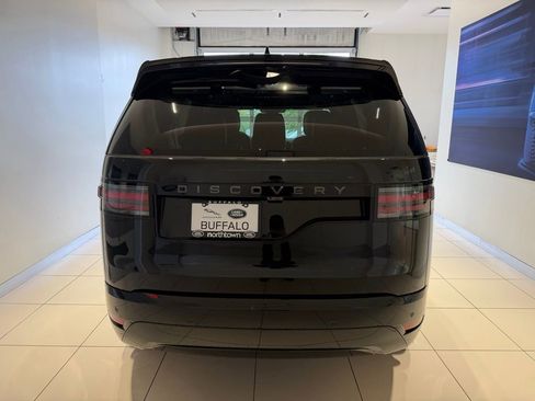 New 2025 Land Rover Discovery Dynamic SE image 3