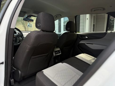 Used 2020 Chevrolet Equinox LS w/ LS Convenience Package FWD image 11