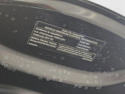 New 2025 Volvo EX30 Plus w/ Protection Package Premier image 18