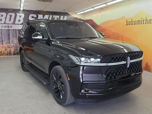 Used 2025 Lincoln Navigator Reserve w/ Jet Appearance Package image 1