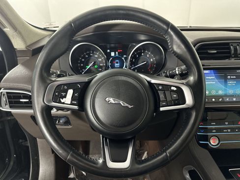 Used 2020 Jaguar F-PACE Prestige image 18