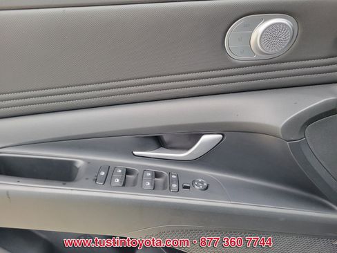 Used 2022 Hyundai Elantra Limited image 17