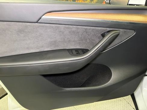 Used 2023 Tesla Model Y Long Range AWD/4WD image 24