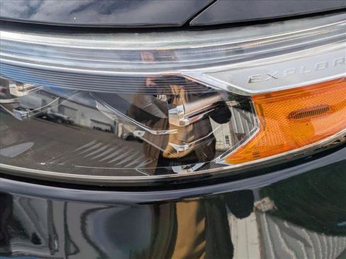 Used 2020 Ford Explorer Limited image 9